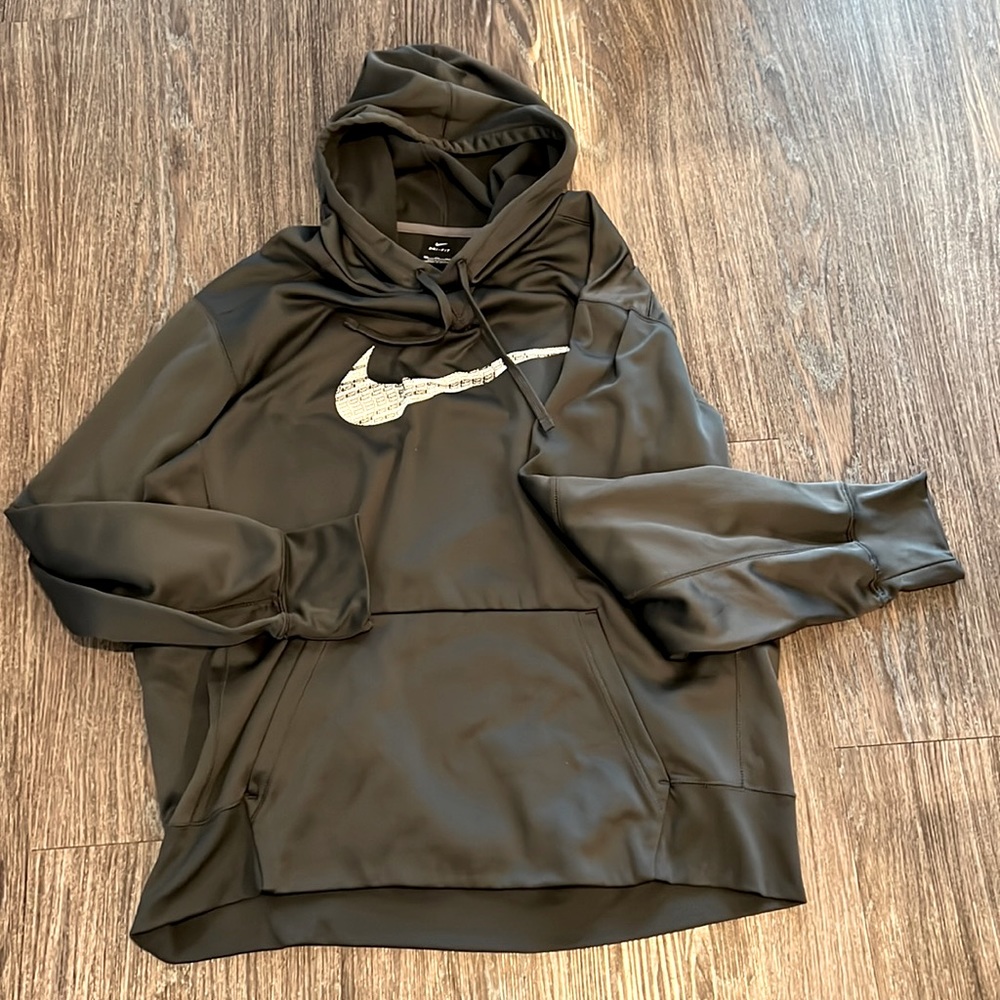 Men’s Nike sweatshirt
